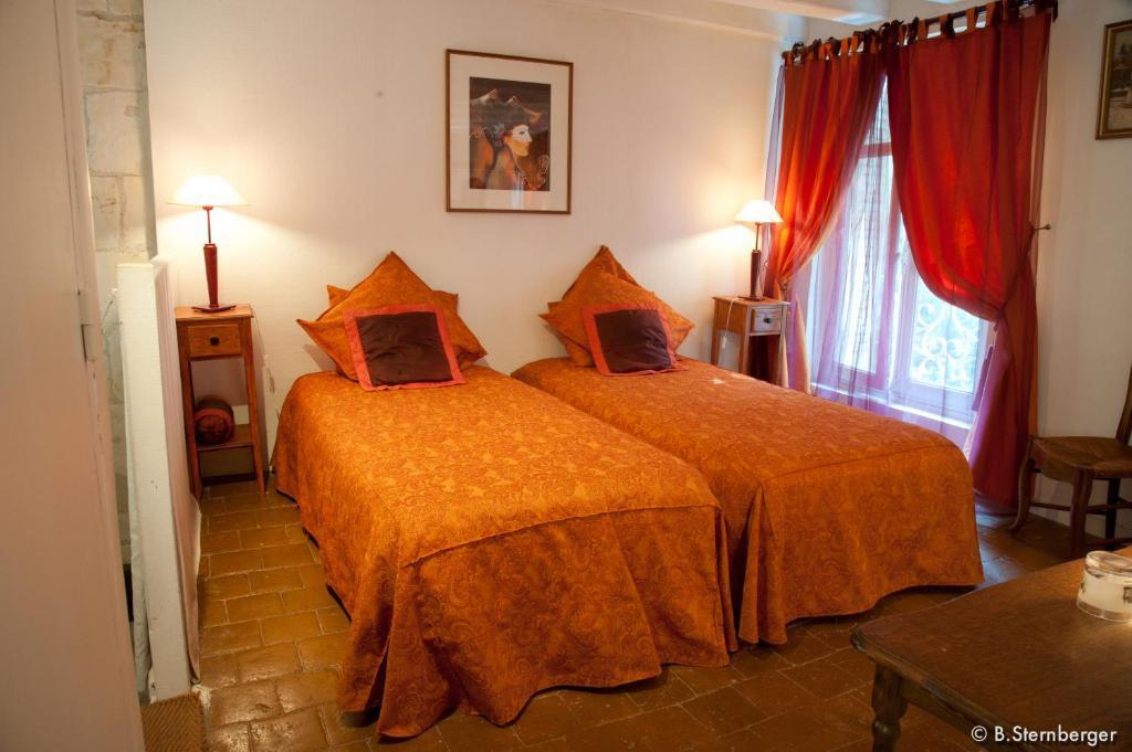 Bed and Breakfast La Demeure Saint-Ours Лош Номер фото