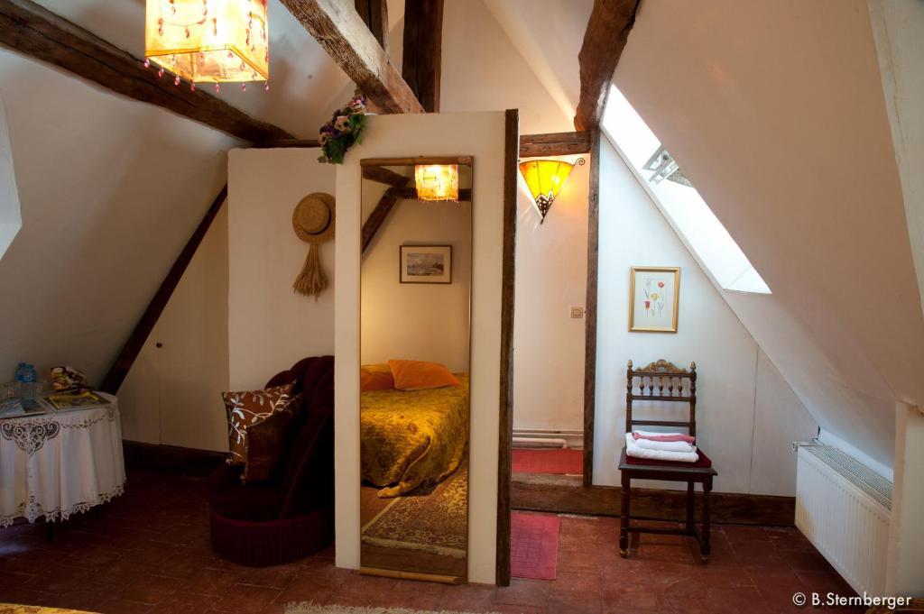 Bed and Breakfast La Demeure Saint-Ours Лош Номер фото